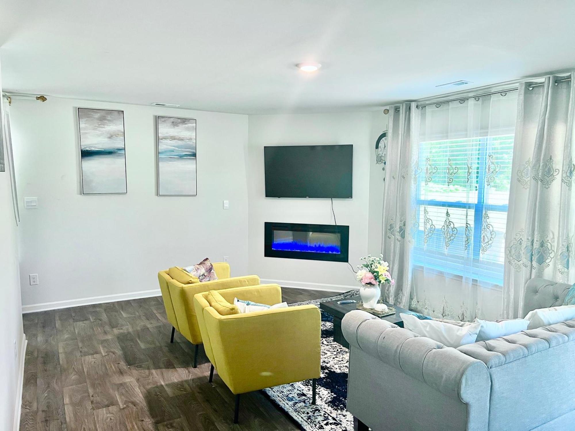 Spacious 4-Bedroom House,6Beds With Office Space Charlotte Bagian luar foto