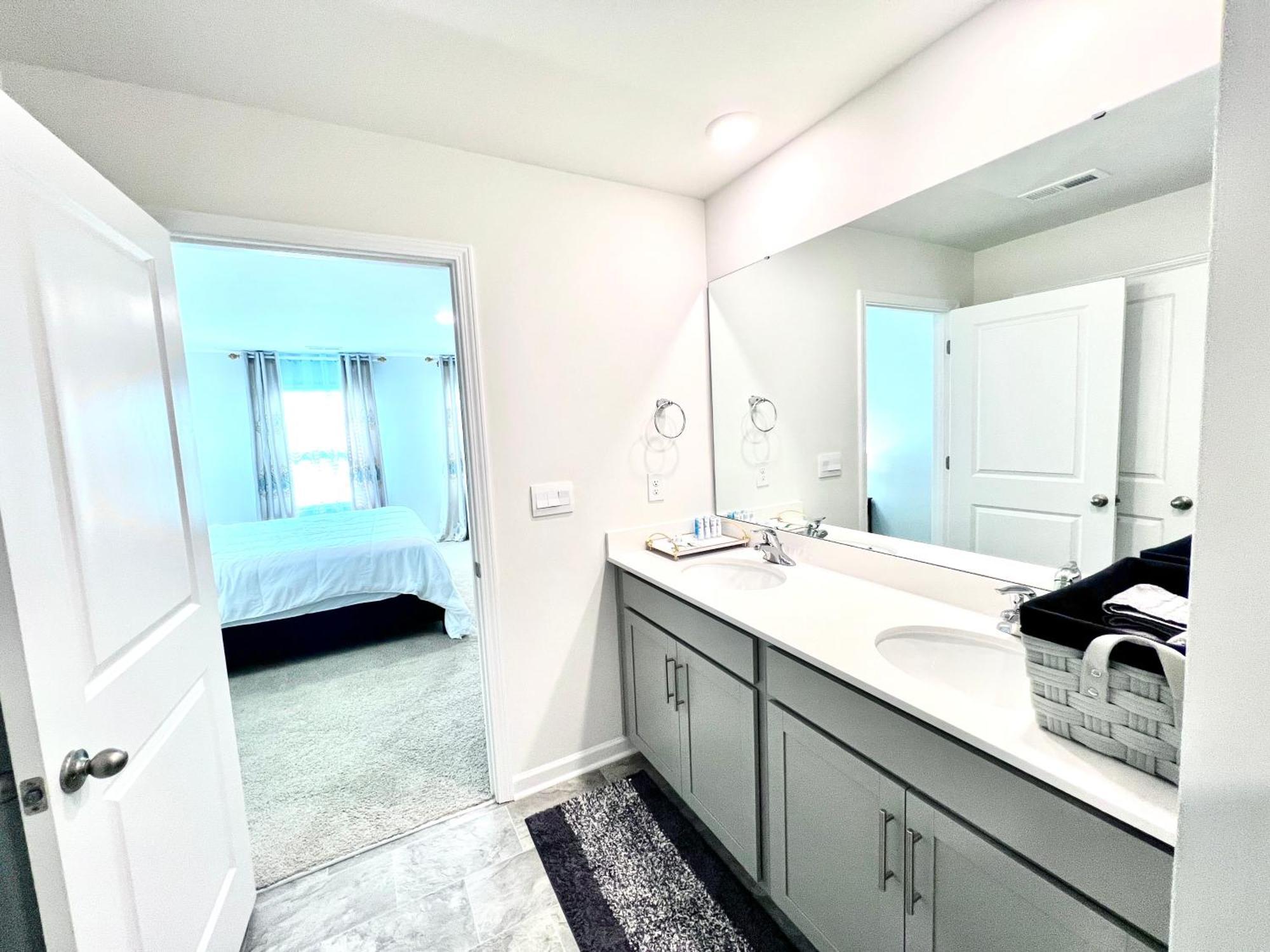 Spacious 4-Bedroom House,6Beds With Office Space Charlotte Bagian luar foto