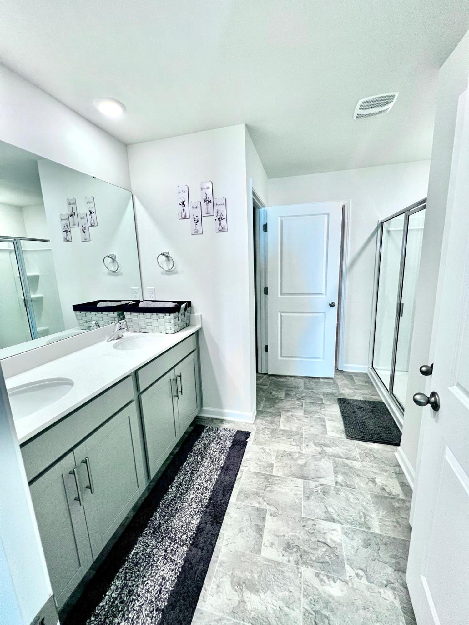 Spacious 4-Bedroom House,6Beds With Office Space Charlotte Bagian luar foto