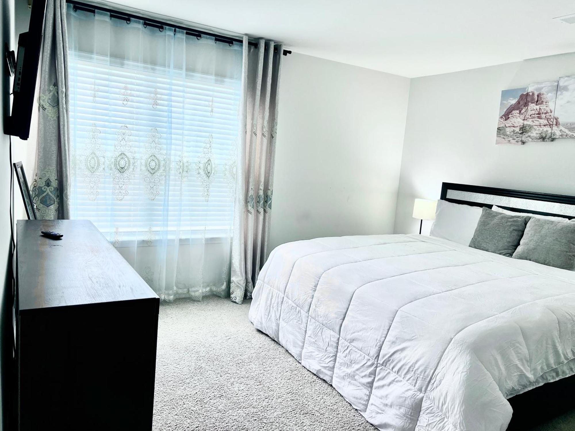 Spacious 4-Bedroom House,6Beds With Office Space Charlotte Bagian luar foto