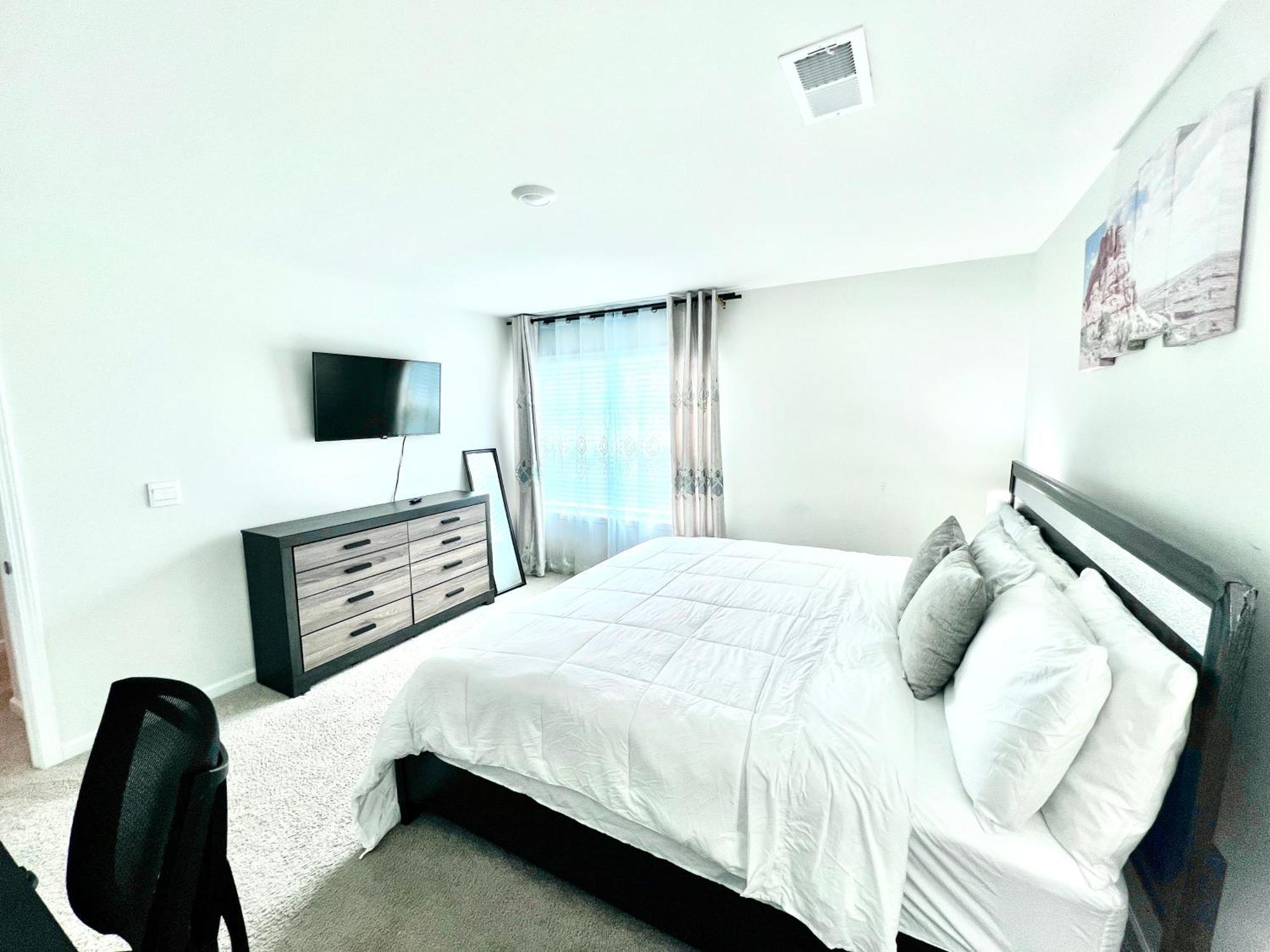 Spacious 4-Bedroom House,6Beds With Office Space Charlotte Bagian luar foto